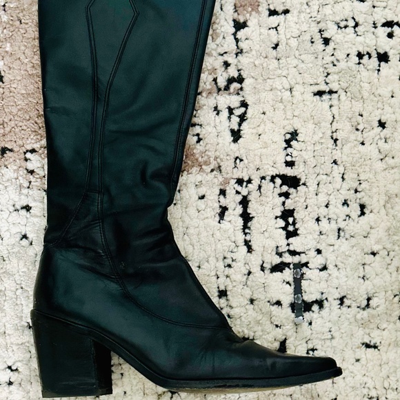 BCBG Max Azria Black Tall Leather Boots – Size 8 - Picture 4 of 5